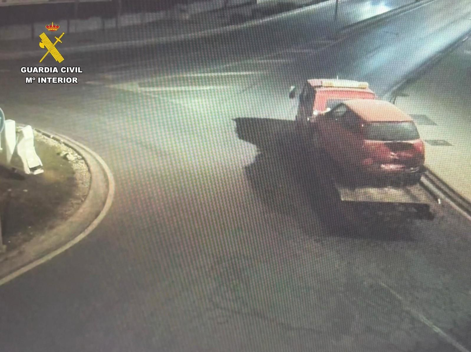 Para la investigación fueron claves las grabaciones de las cámaras de seguridad, donde se comprobó cómo robaban los coches