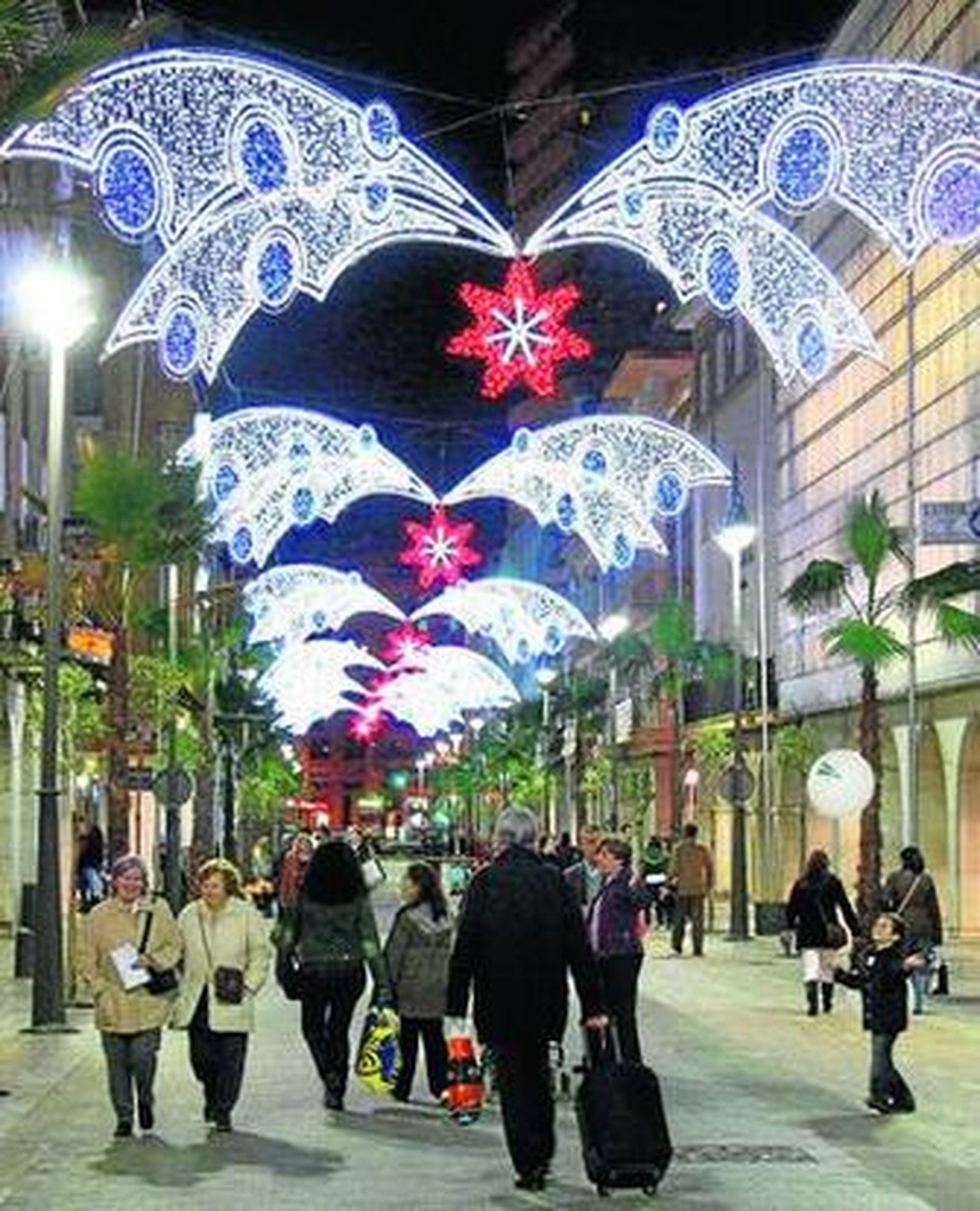 Alumbrado navideño de la Gran Vía onubense.