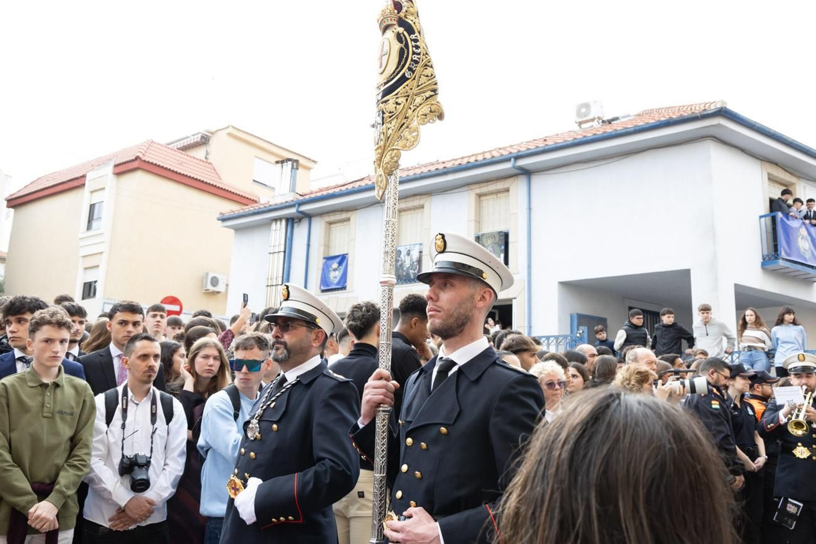 Los jiennenses se echan a la calle para presenciar la primera de las procesiones de la jornada: la Borriquilla (I)