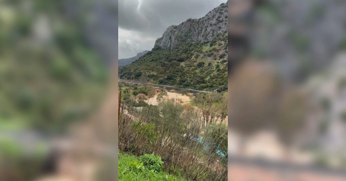 El desagüe de la presa de Montejaque dispara el caudal en la Cueva del Gato