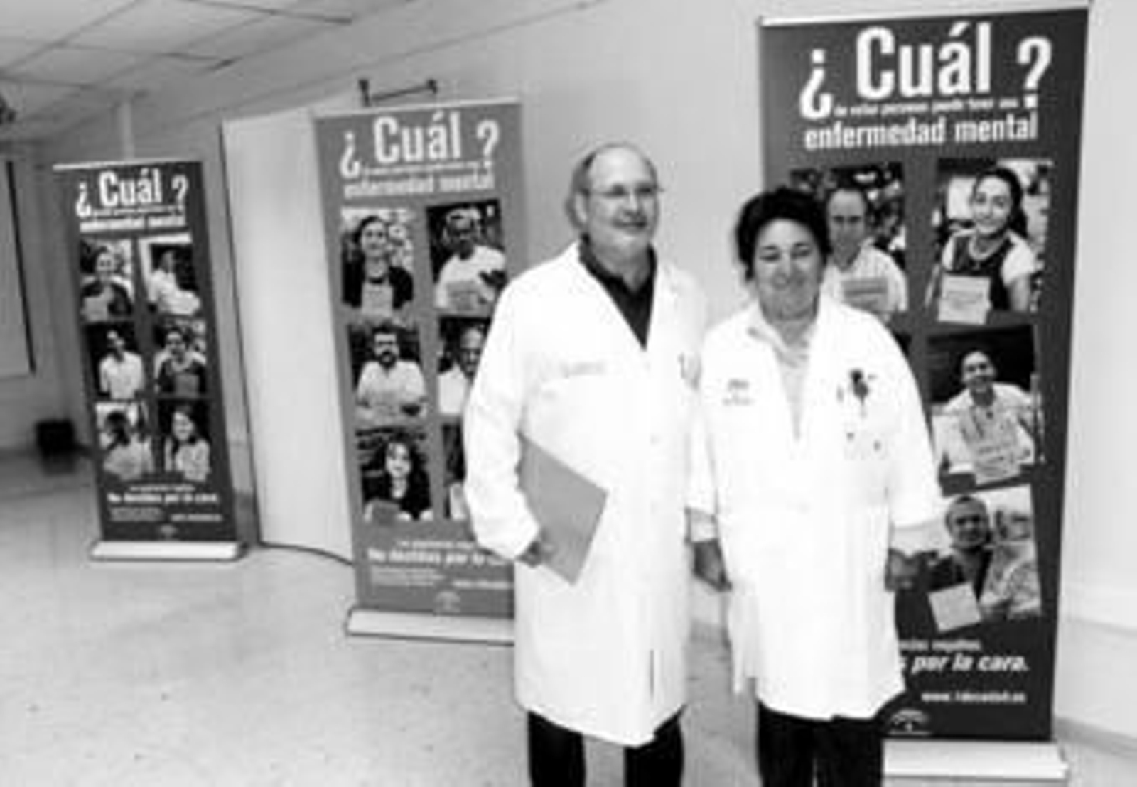 El coordinador de Salud Mental en Almería, junto a la gerente del Complejo Hospitalario Torrecárdenas.