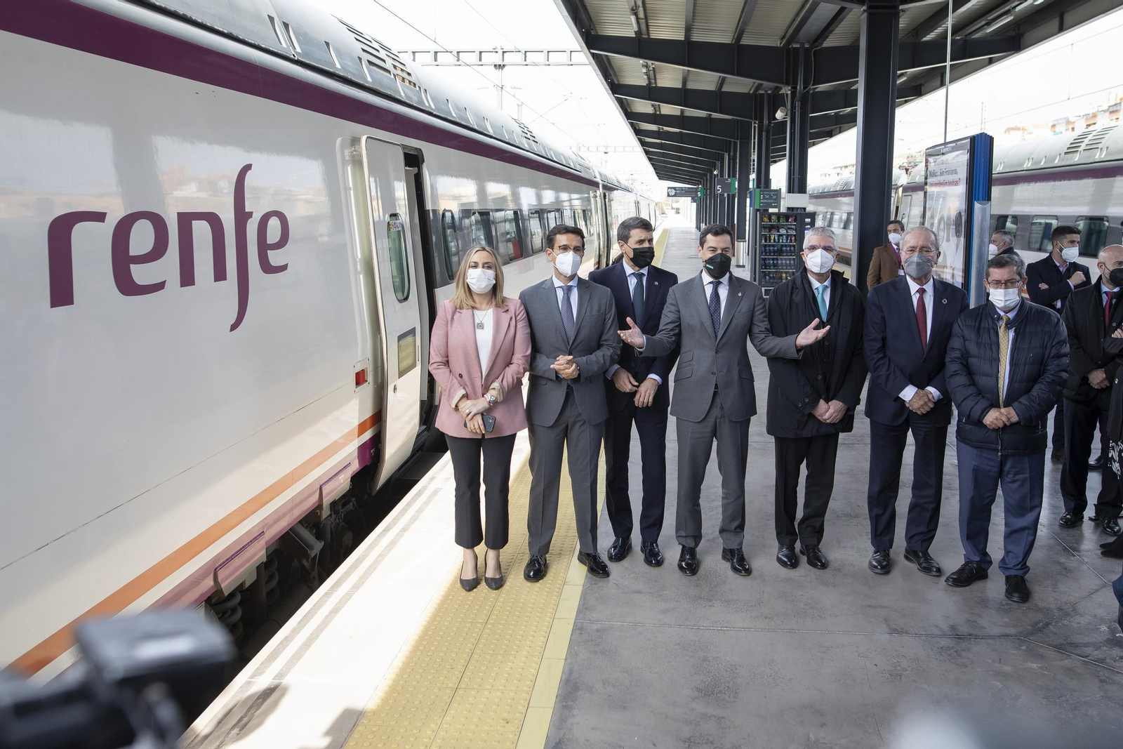 El primer viaje del AVE entre Málaga y Granada, en imágenes