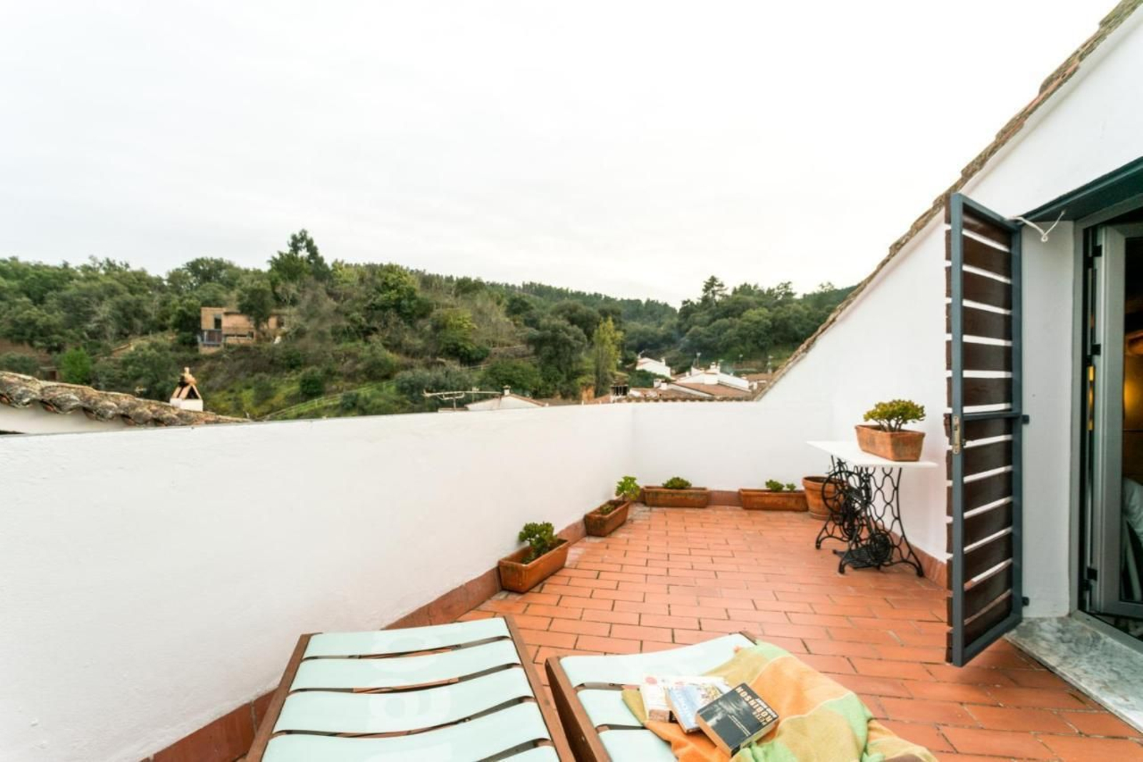 Alójate en una antigua panadería rehabilitada en casa rural en este bello pueblo de Huelva