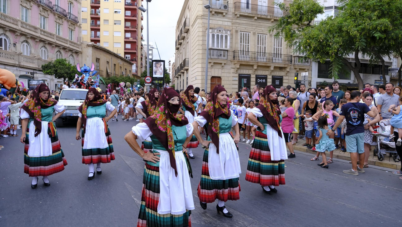 Las mejores imágenes de la Batalla de Flores de Almería