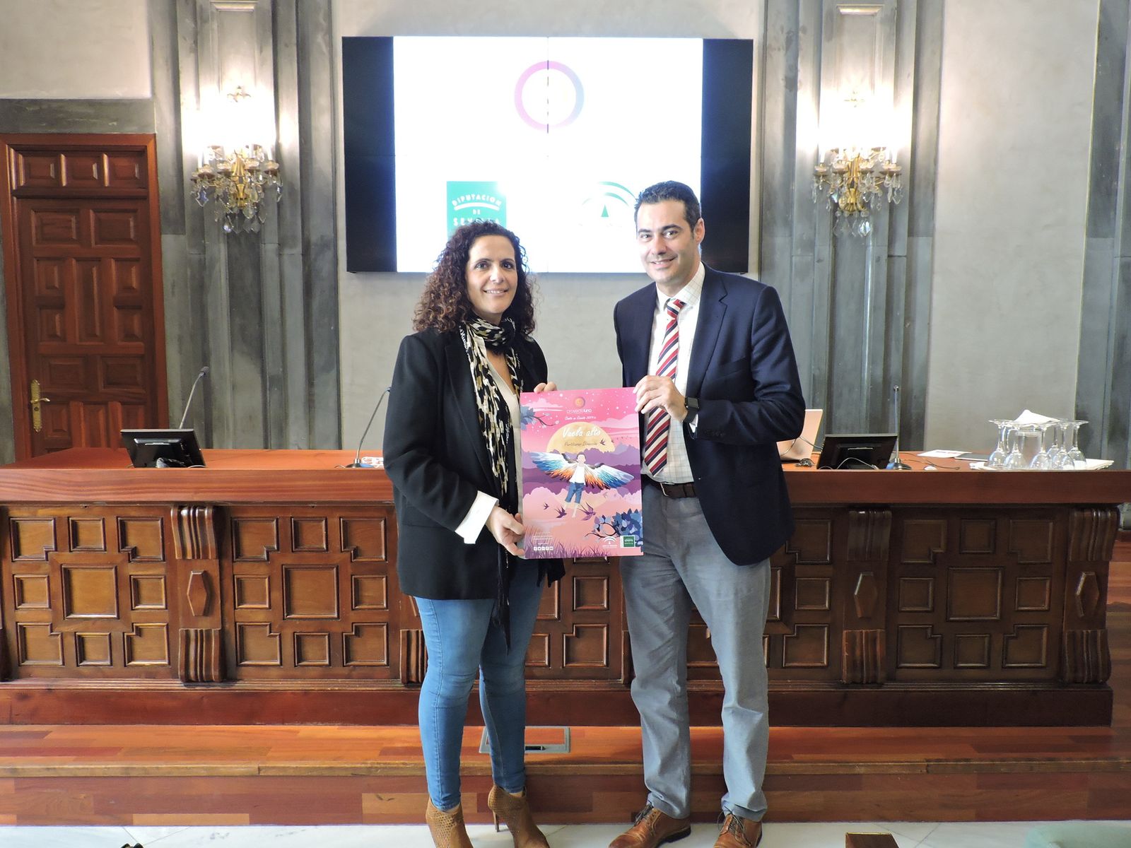 La diputada de Cultura y Ciudadanía, Rocío Sutil, y el maestro Pedro Vázquez, en la presentación del proyecto.