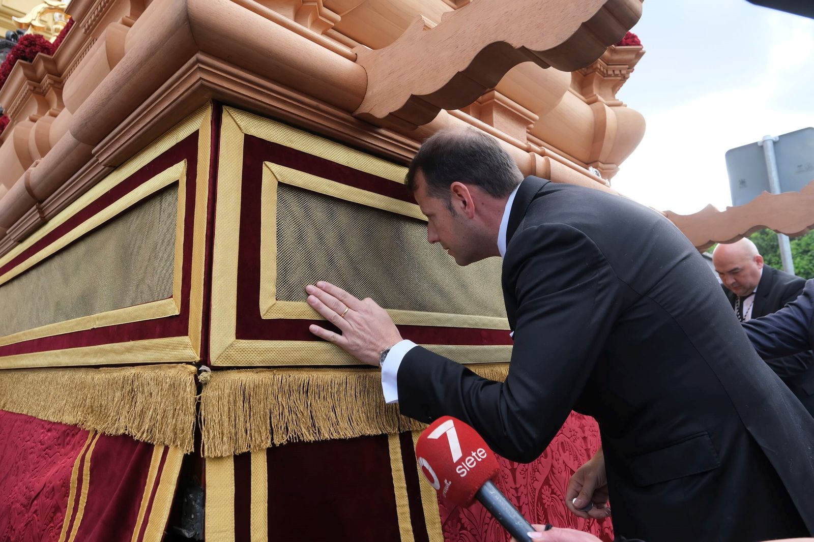 Sábado de Pasión en Córdoba: la procesión de la hermandad de la Presentación al Pueblo de Córdoba, en imágenes