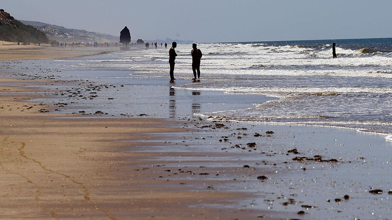 Bañistas en la playa de Rompeculos Bañistas en la playa de Rompeculos