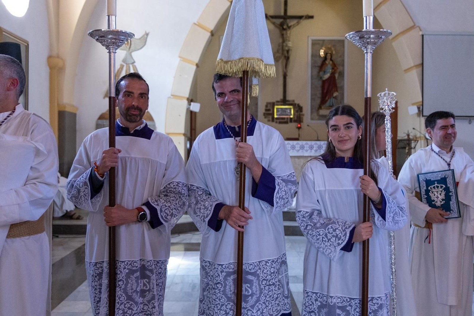 El Miércoles Santo inicia la tarde con los nazarenos trinitarios del barrio de Santa Isabel