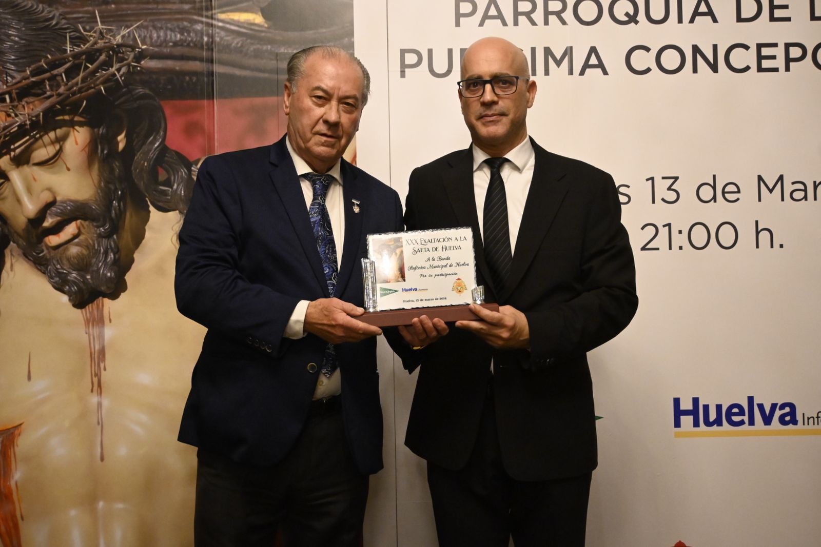 Acto de entrega de recuerdos por la XXX Exaltación a la Saeta de Huelva, en imágenes