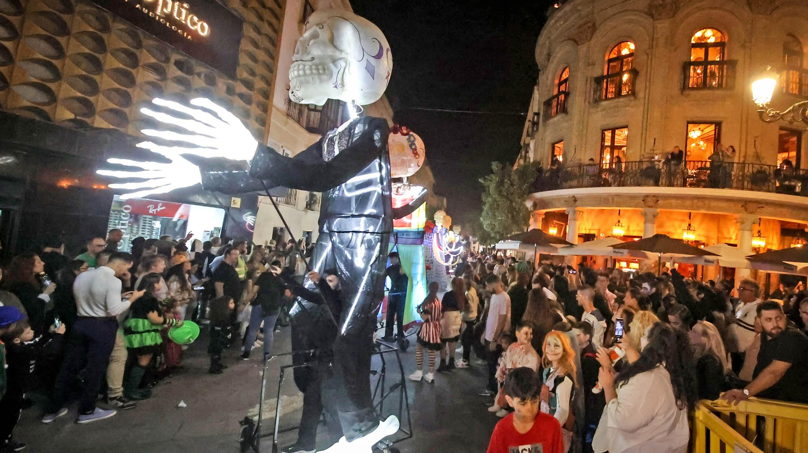 El desfile de Halloween llena las calles de Jerez