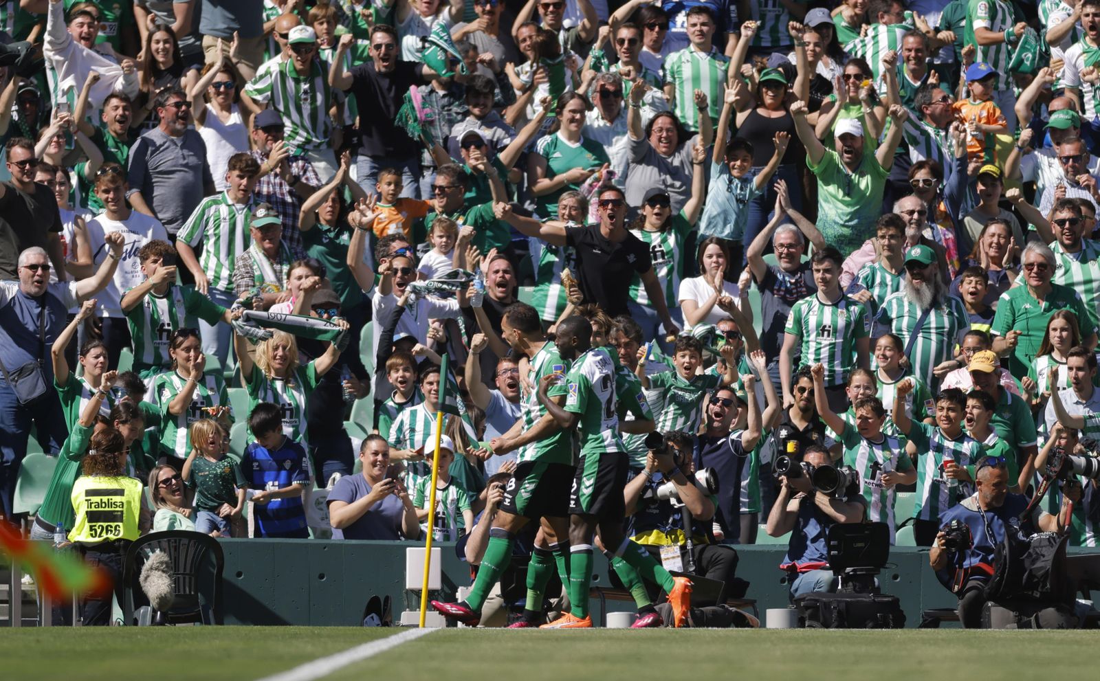 Borja Iglesias celebra su gol ante el Mallorca.