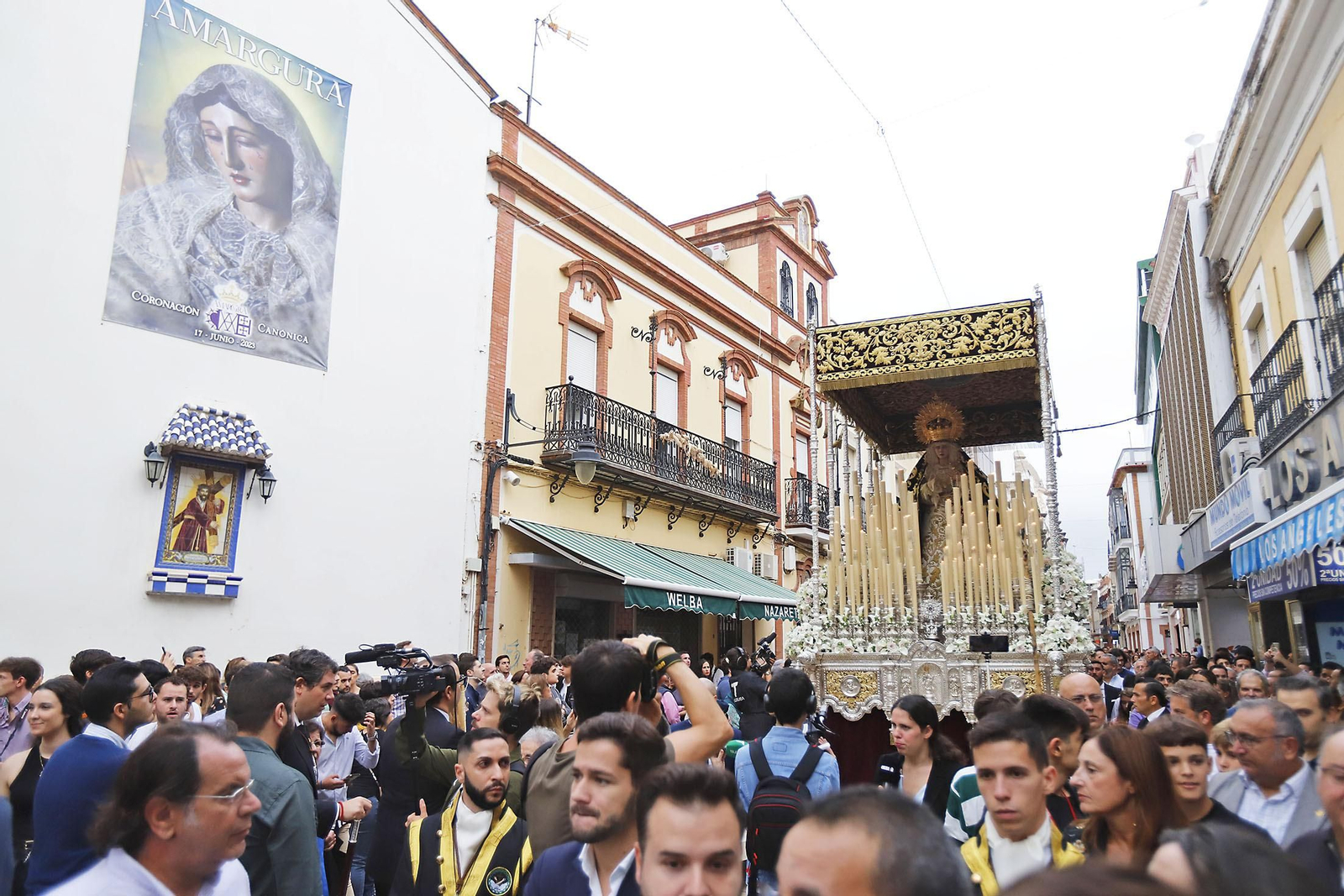 Imágenes de la salida extraordinaria de la Virgen del Rocío y Esperanza