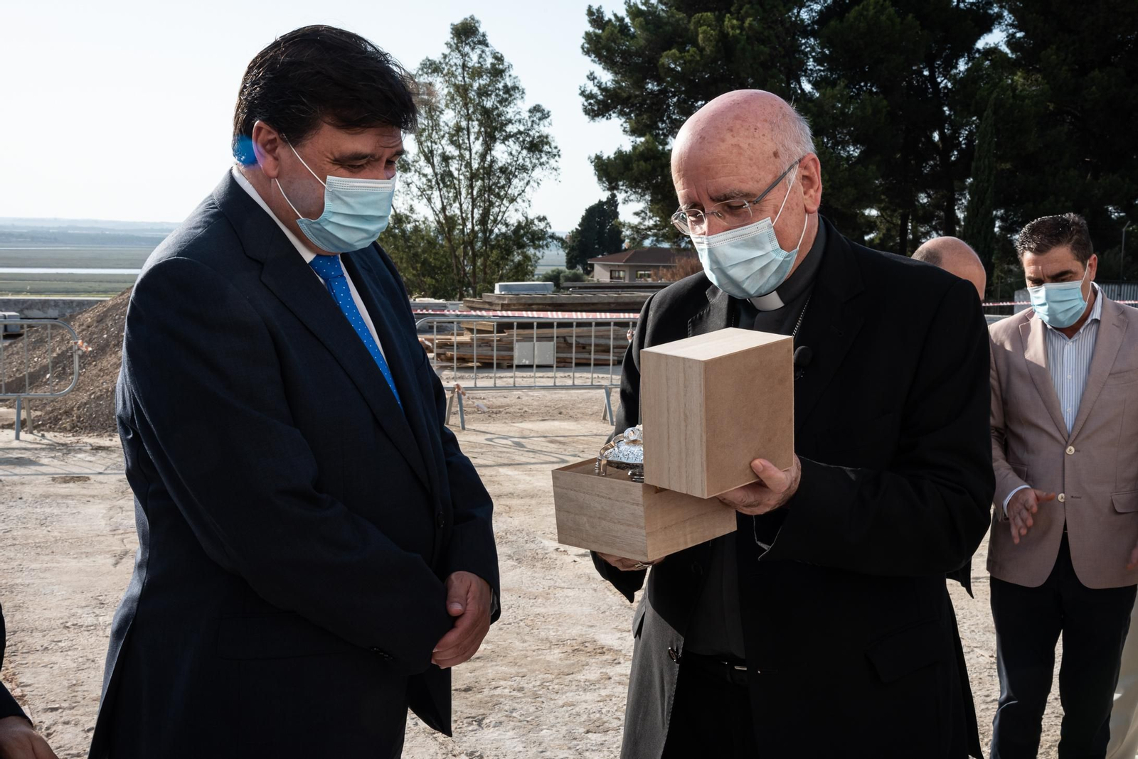 Imágenes de la misa y acto de despedida del obispo de Huelva José Vilaplana