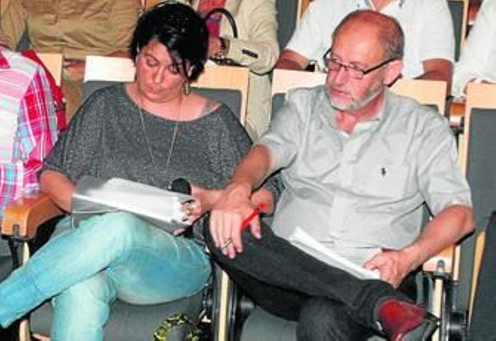 Ceferina Peño y Javier Meléndez, en una sesión plenaria reciente.