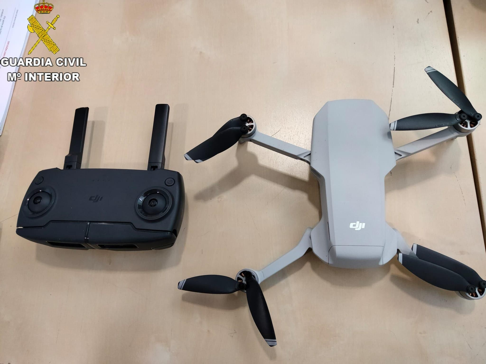 Dron interceptado volando encima de las gradas  del Circuito  de Jerez