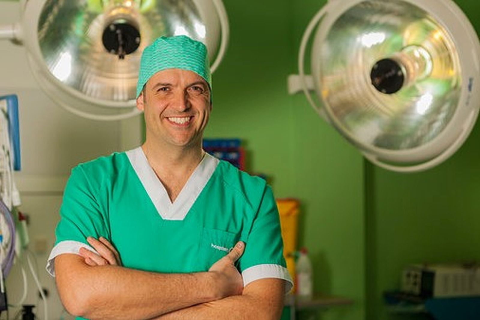 El doctor y jefe de Traumatología de Hospiten Estepona, Manuel Vides.