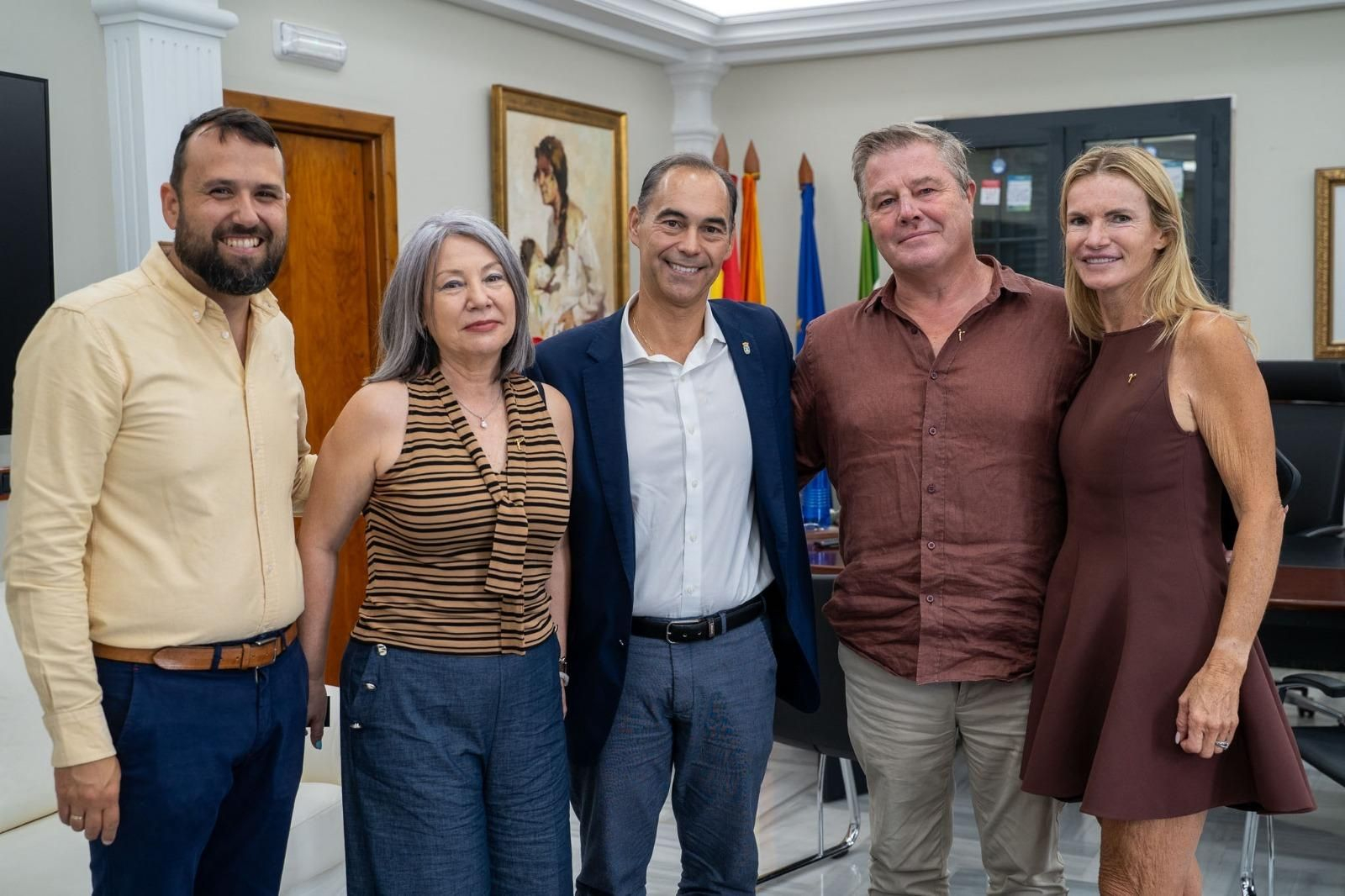 El acto de firma del convenio entre el Ayuntamiento y el Mariposario.
