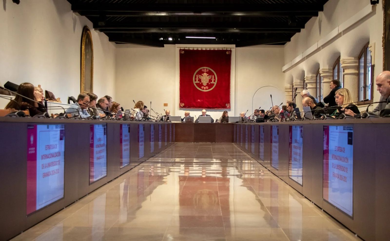 Reunión del Consejo de Gobierno para aprobar la nueva estrategia de la UGR.