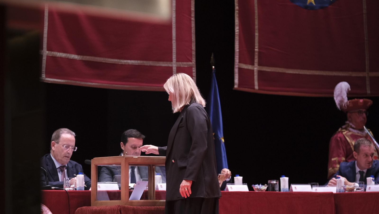 Imágenes de la constitución de la Corporación Municipal de almería, con María Vázquez como Alcaldesa