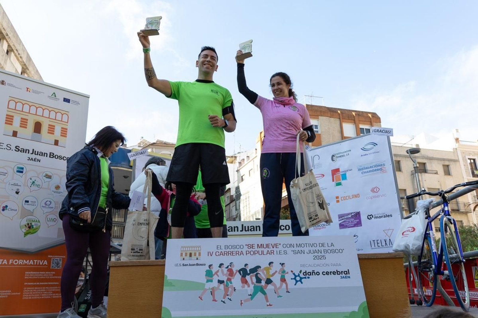 Deporte y solidaridad se unen en la IV Carrera Popular IES San Juan Bosco, en imágenes