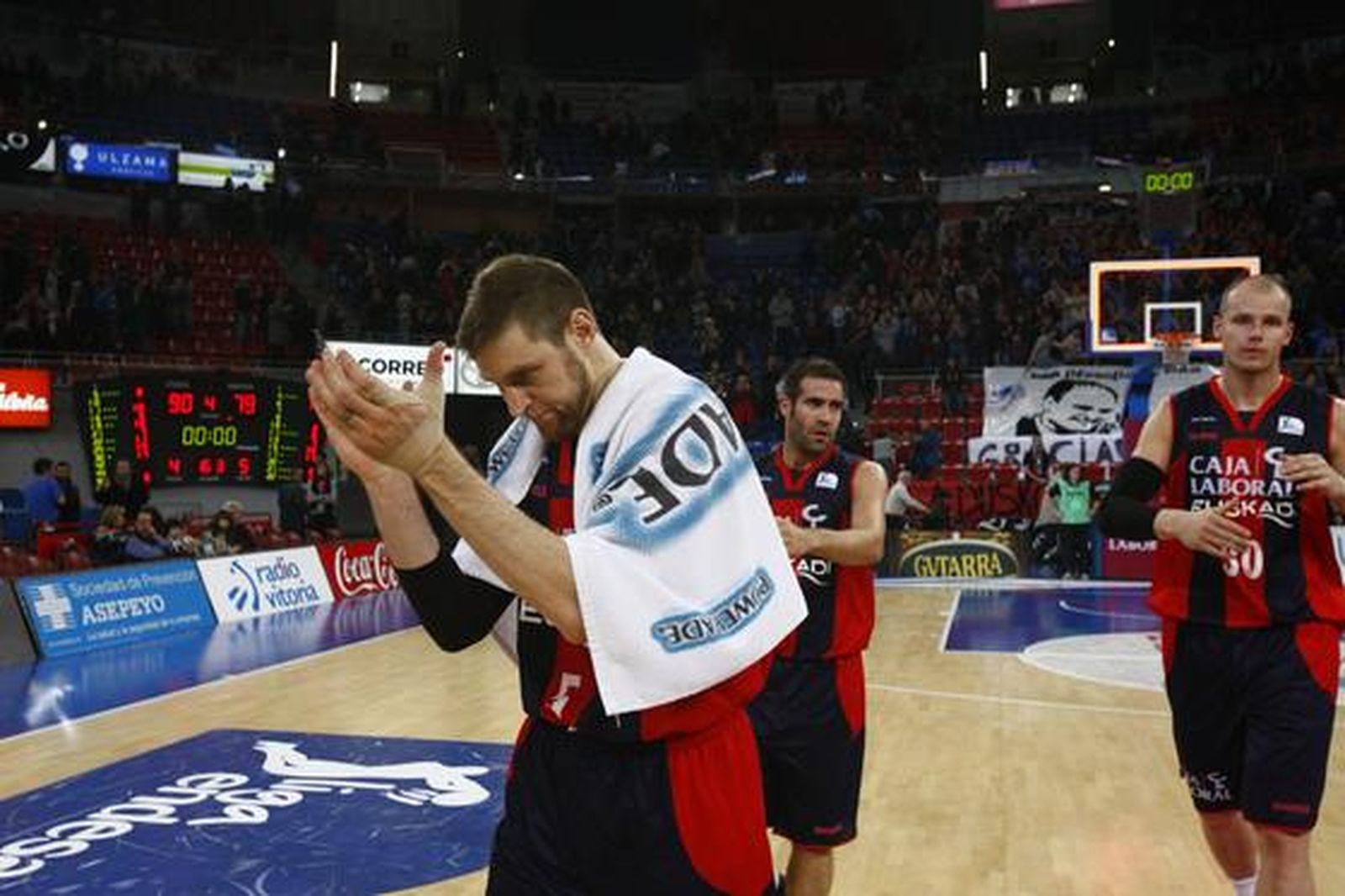 Las imágenes del Caja Laboral-Unicaja

Foto: Josu Izarra