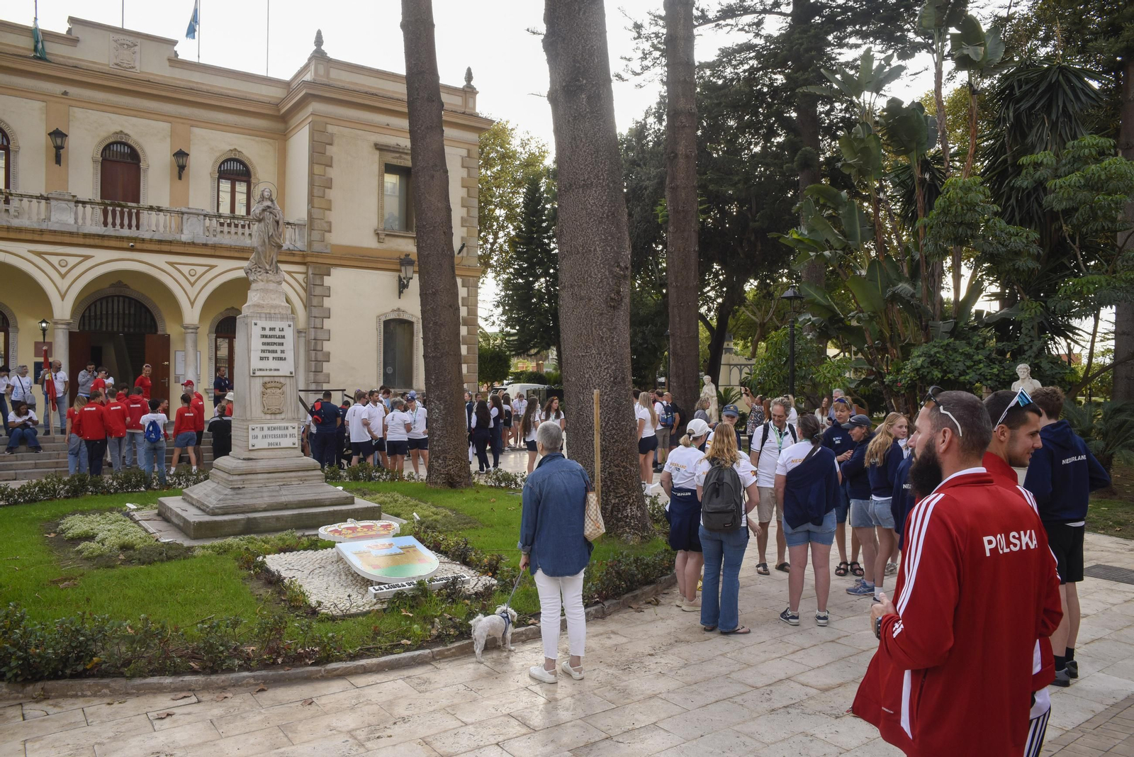 Las fotos del desfile de participantes de la Copa de la Juventud Europea de remo beach sprint de La Línea