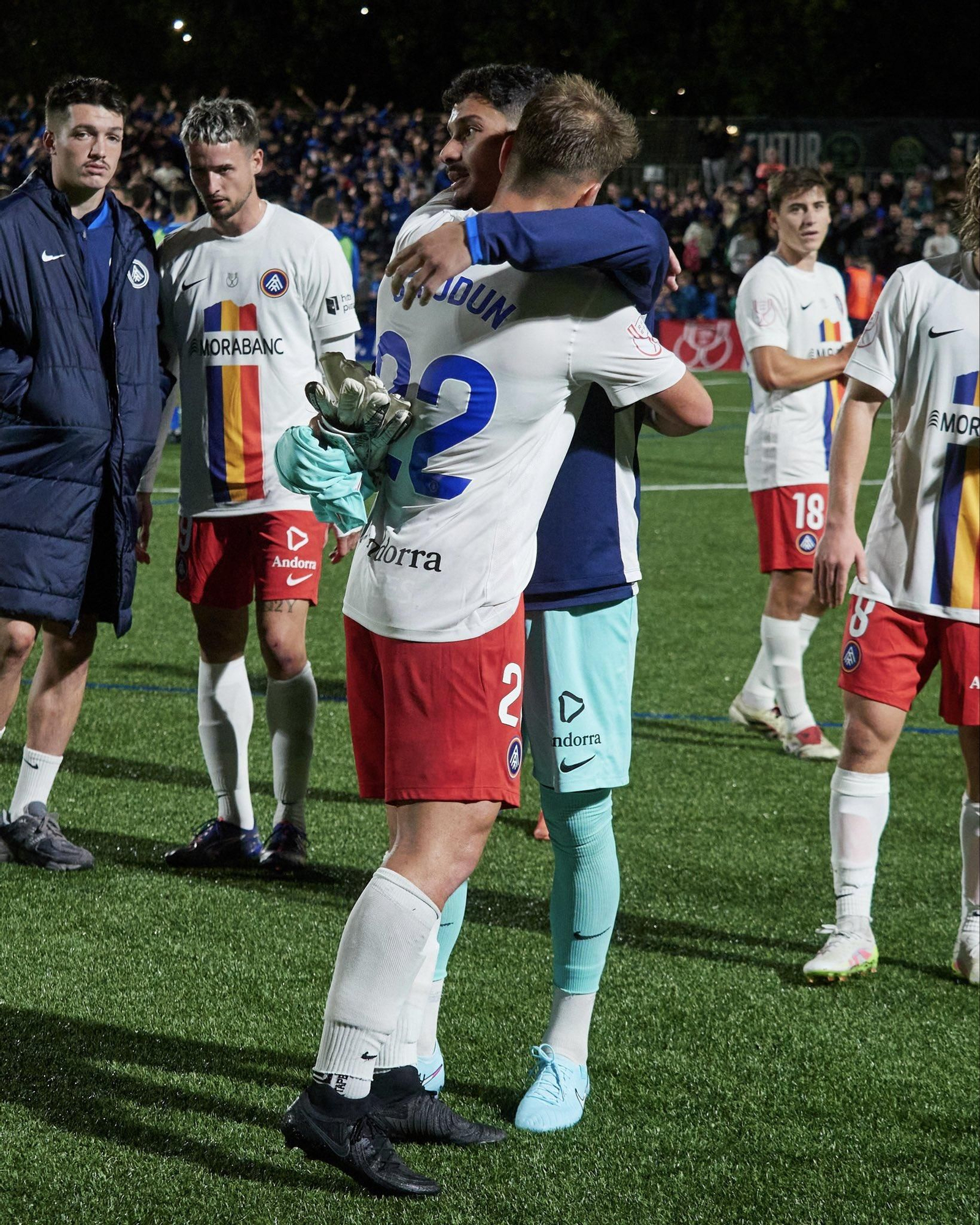 Los jugadores del Andorra celebran el pase a la segunda ronda.