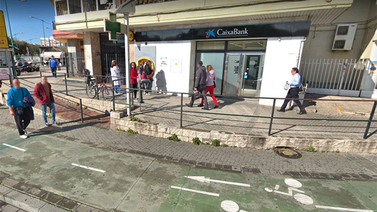 La sucursal bancaria donde ha ocurrido el robo en la calle Doctor Fedriani.