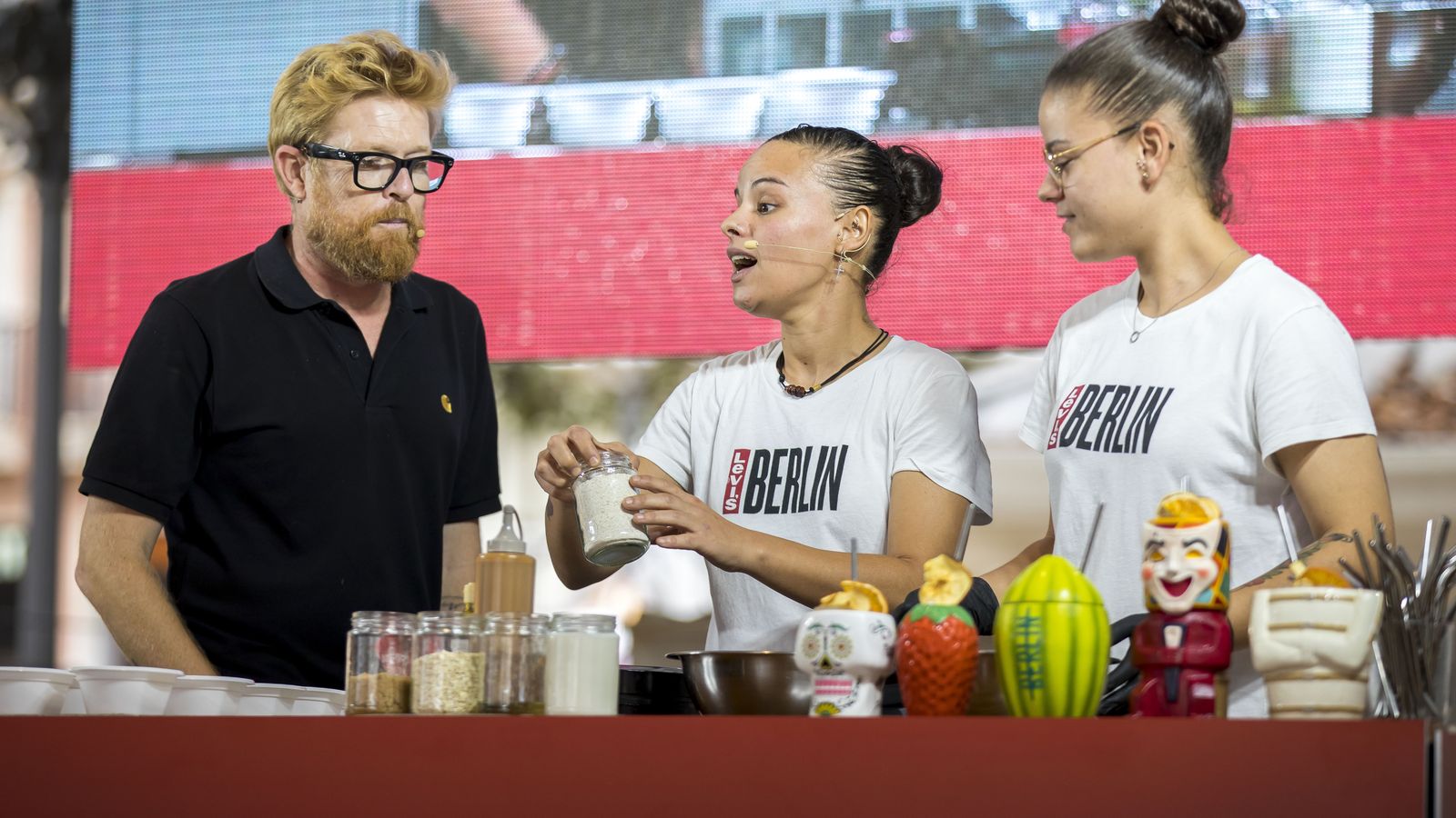 Ambiente en el Escenario Cruzcampo del Binómico en la Plaza de las Monjas.