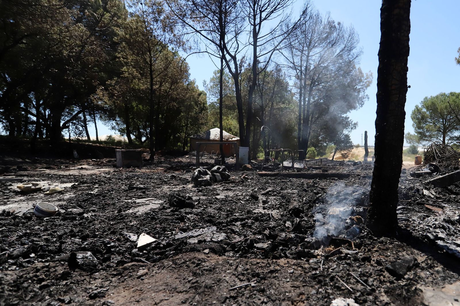 Imágenes del incendio de chabolas en Lucena del Puerto
