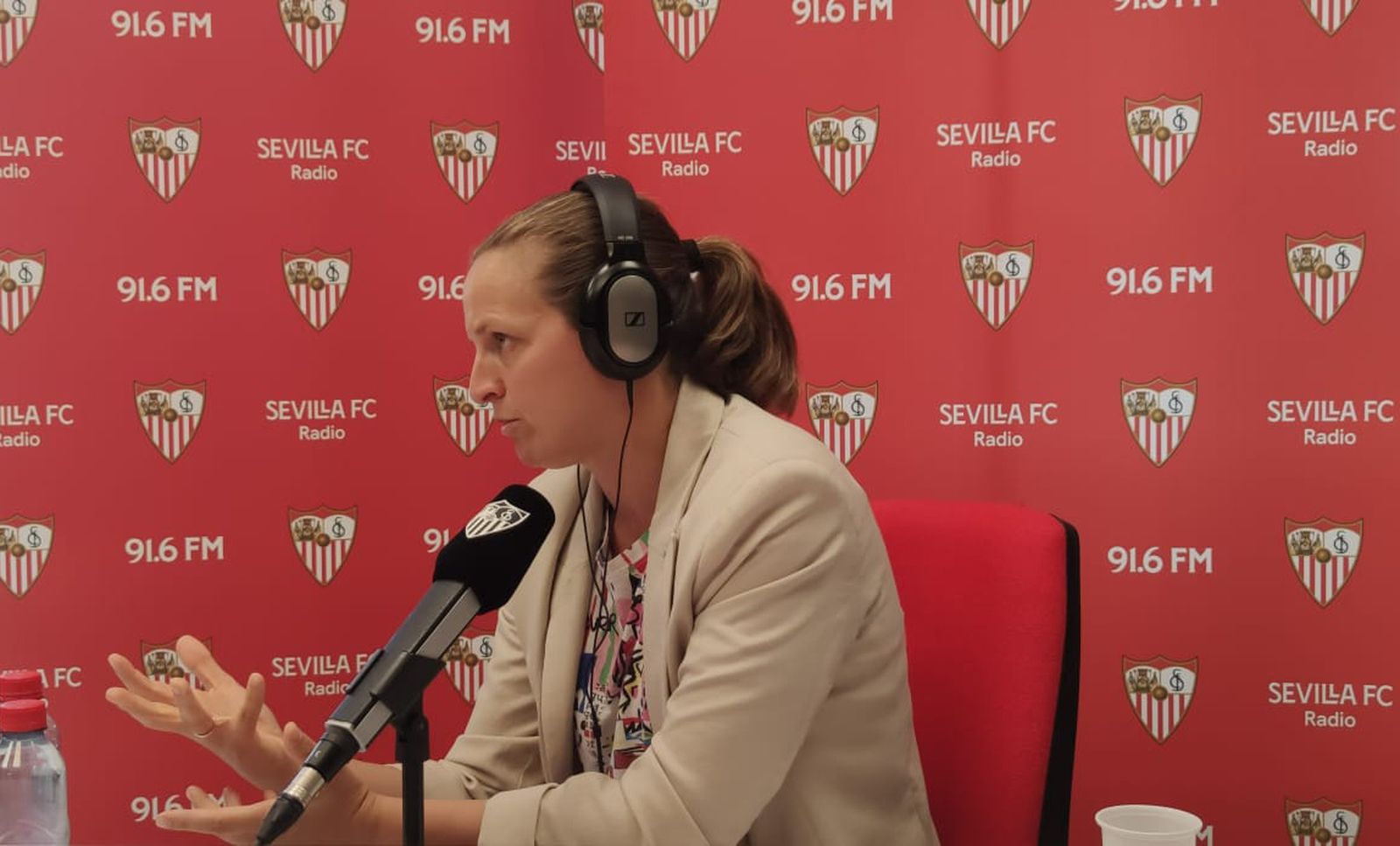 Amparo Gutiérrez, responsable del Sevilla Femenino, durante su comparecencia.