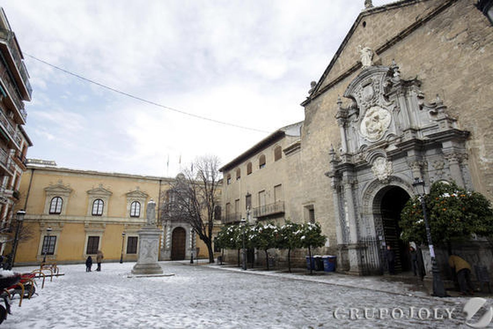 La nieve blanqueó la ciudad en la festividad del 28-F y provocó hasta 200 incidencias.

Foto: Lucia Rivas