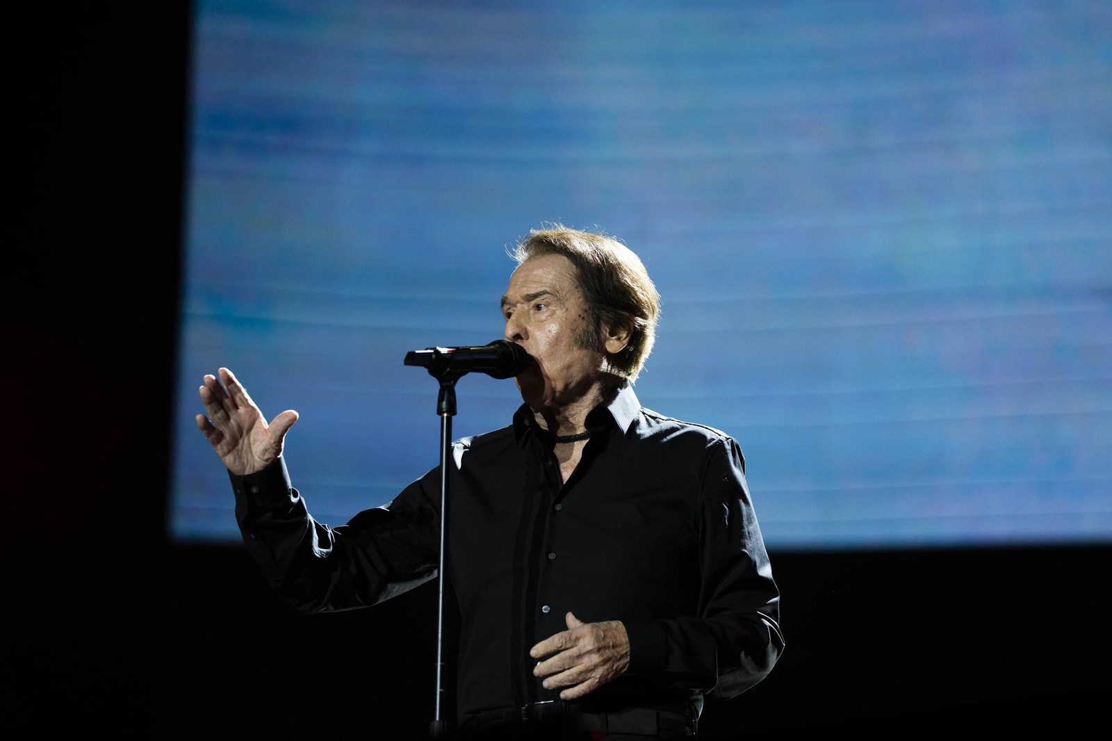 Las mejores imágenes del concierto de Raphael en la plaza de toros de Almería