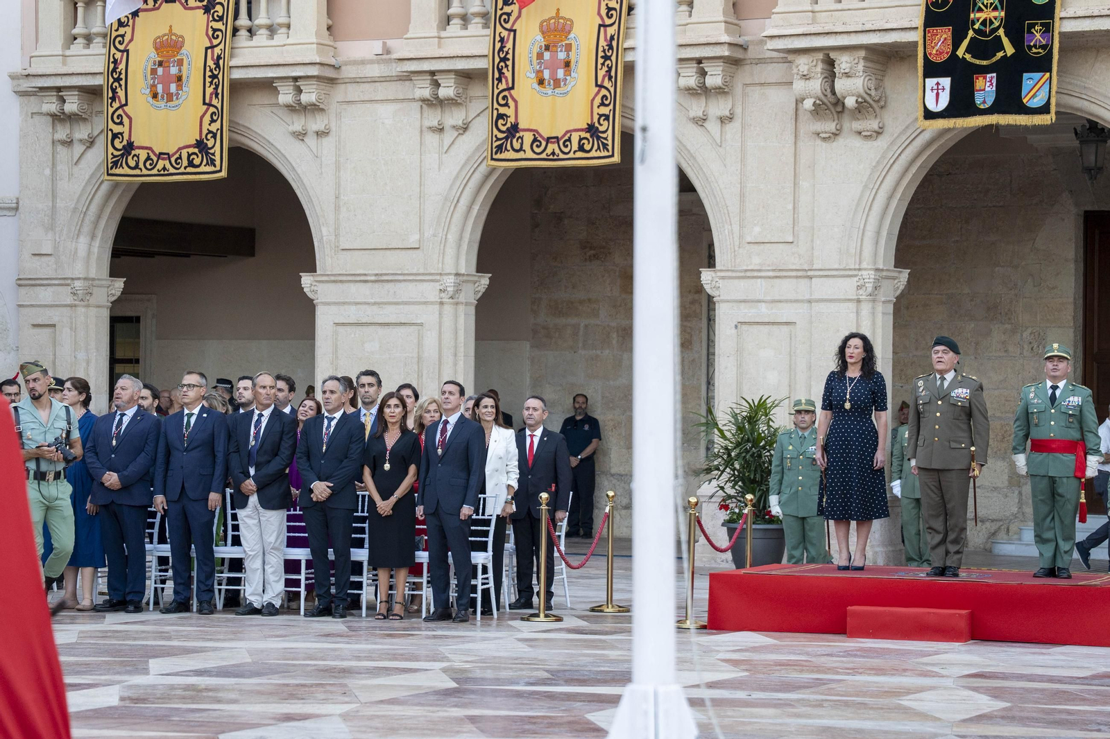 El Escudo de Oro de la ciudad de Almería a la Legión, en imágenes