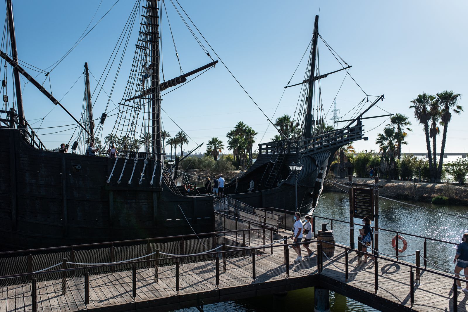 El Muelle de las Carabelas: Teatro, cuentacuentos y exposiciones
