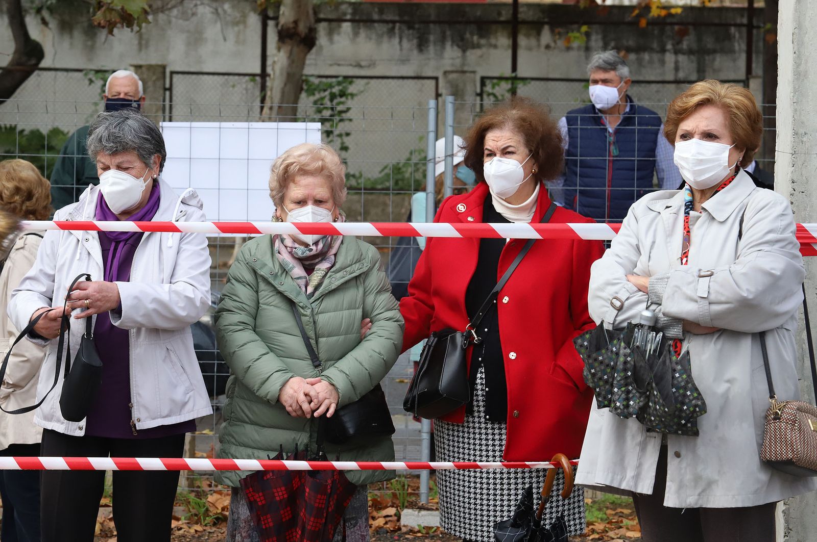 El Obispo de Huelva, Santiago Gómez, coloca la primera piedra de la nueva parroquia de Cristo Sacerdote, en imágenes