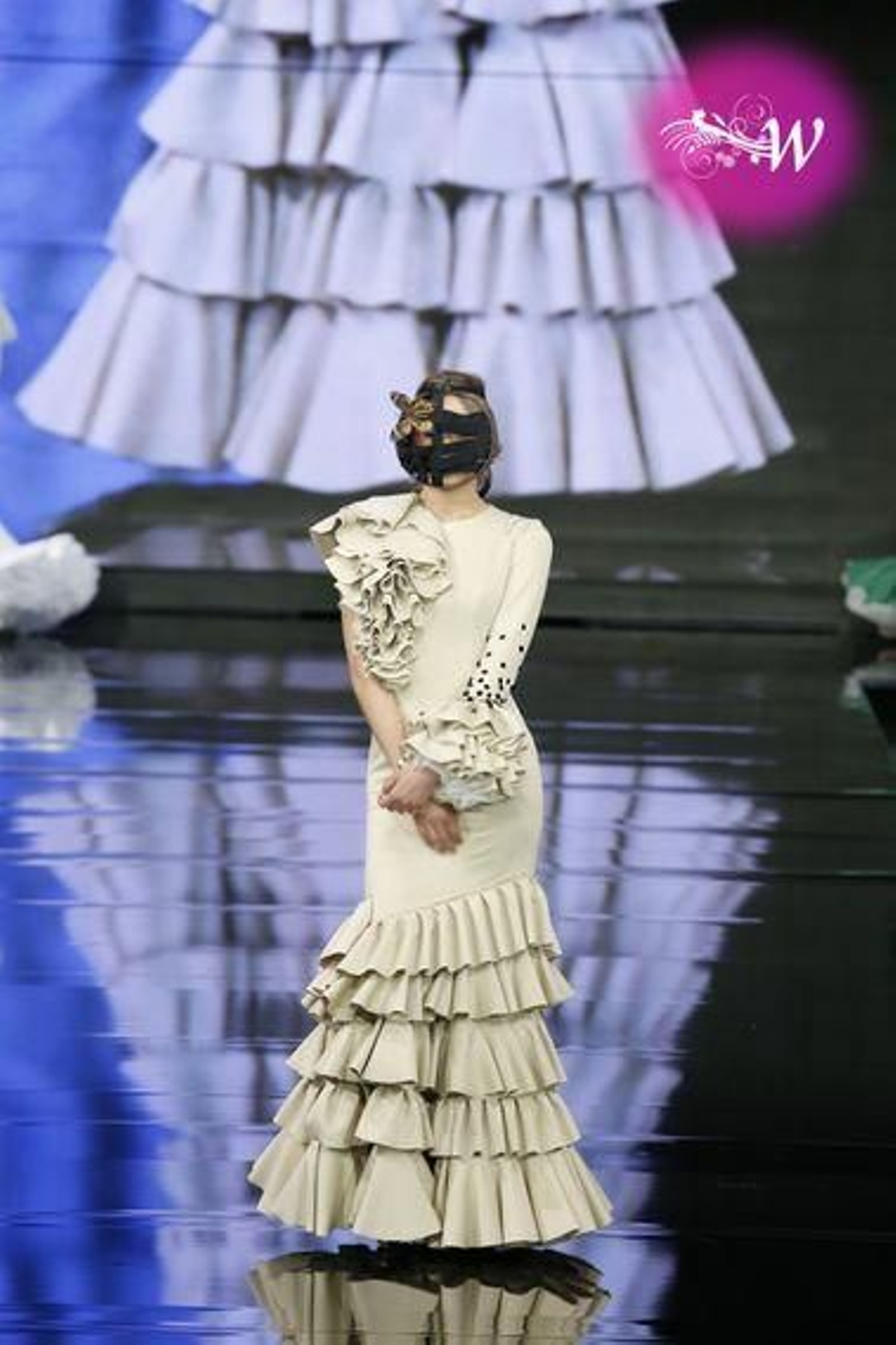 Así ha sido el desfile de Gil Ortiz en SIMOF 2020, todas las fotos de su colección de flamenca