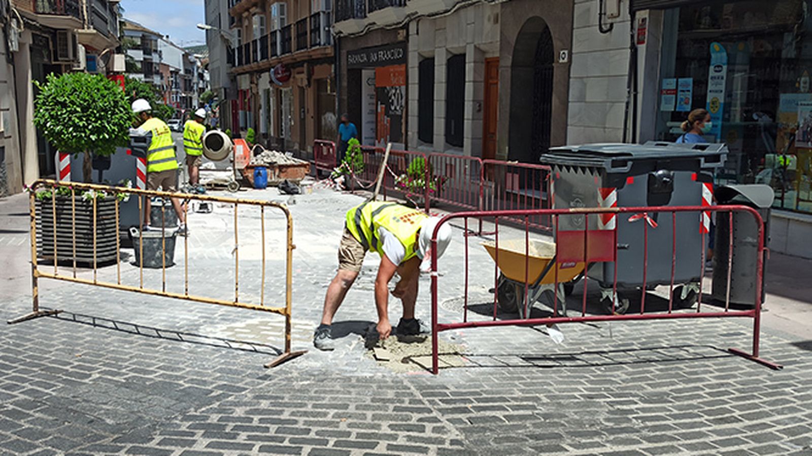 Obras de reparación en la calle San Francisco.