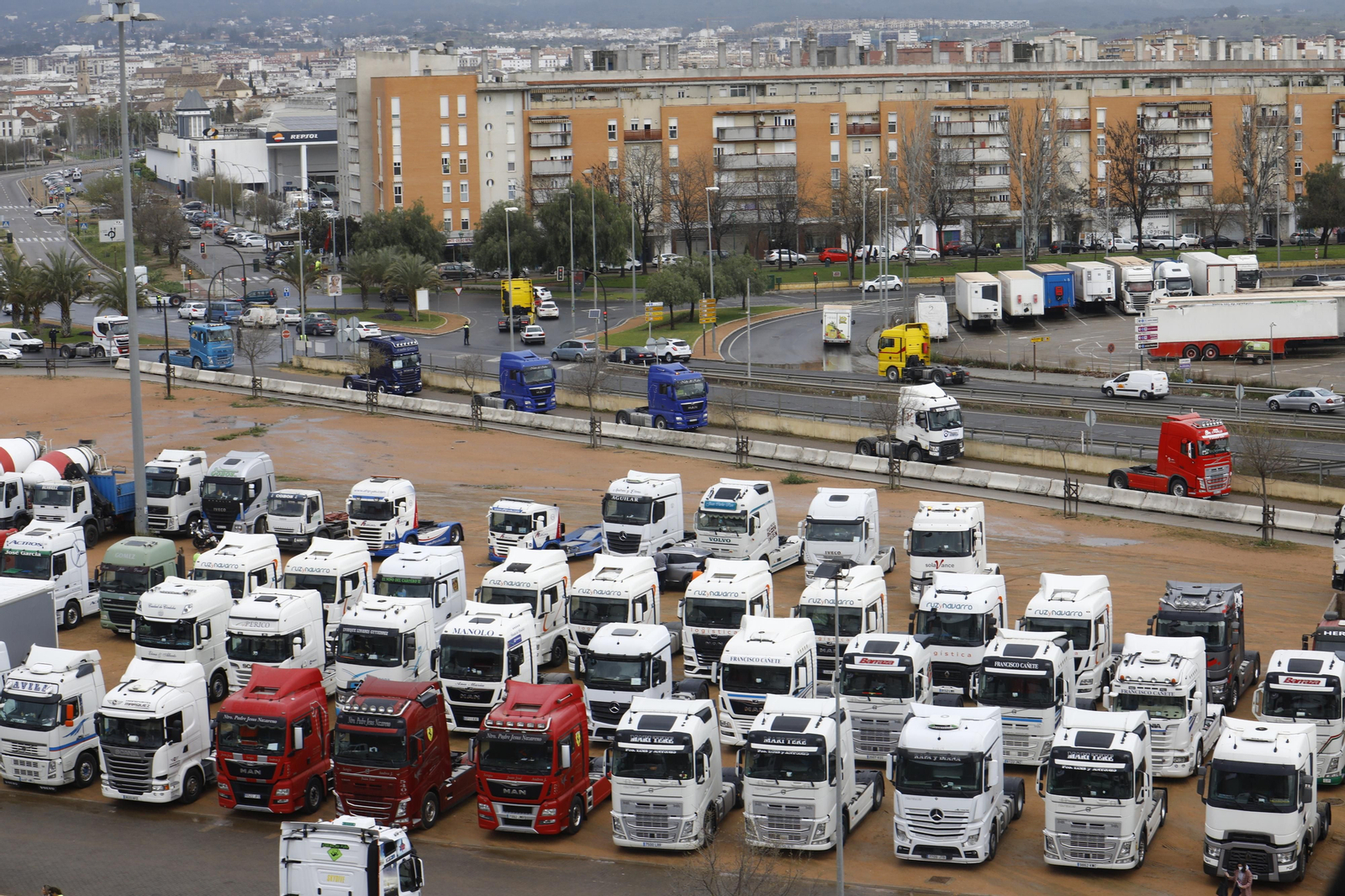 Cientos de camiones se concentran en Córdoba: las imágenes de una protesta multitudinaria