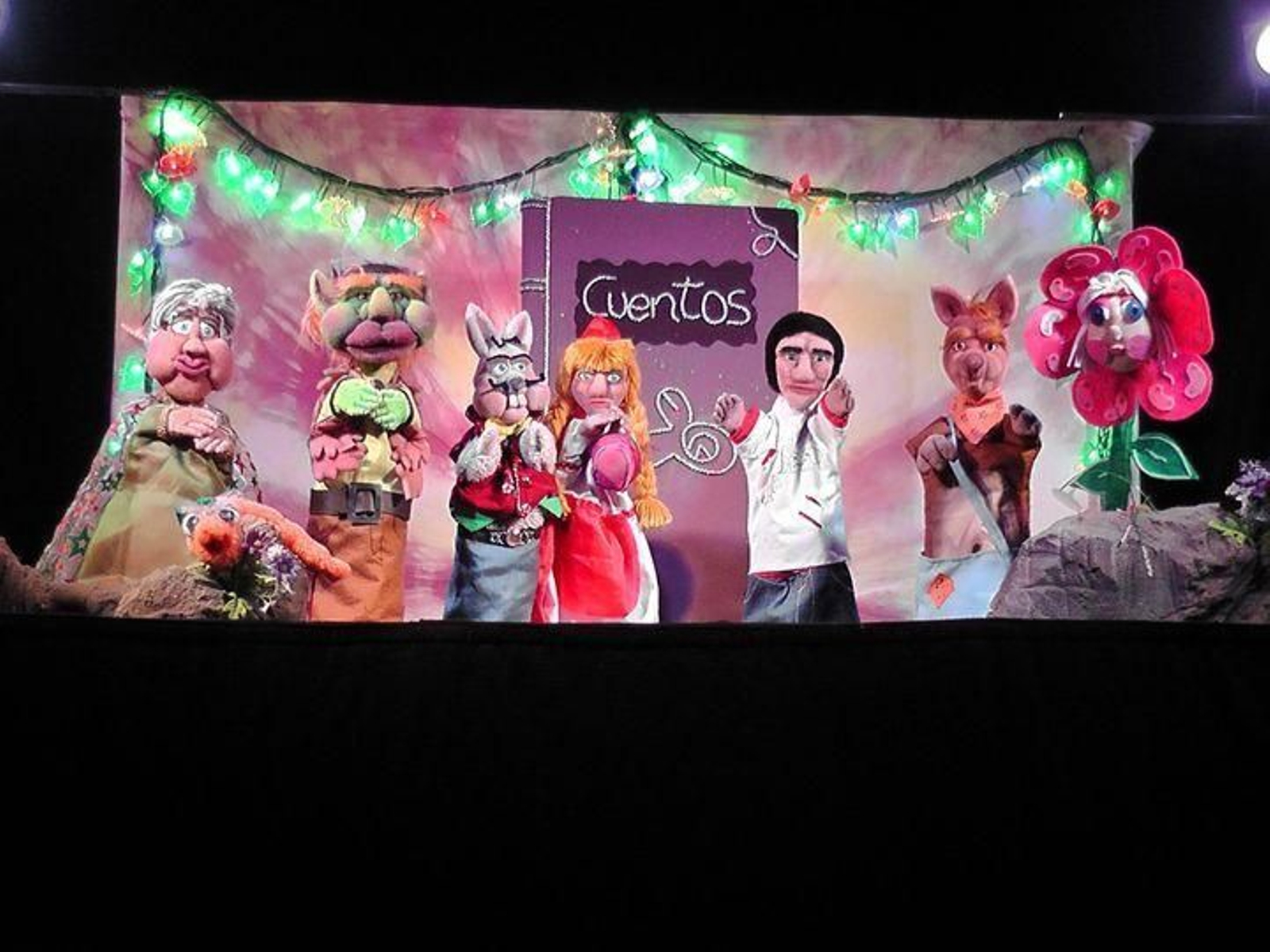 'Un día en el País de los Cuentos', de La Nube (Almería). Domingo 11 en Doña Blanca (19:00 horas) y lunes 12 en la Alameda del Banco (12:00 horas).