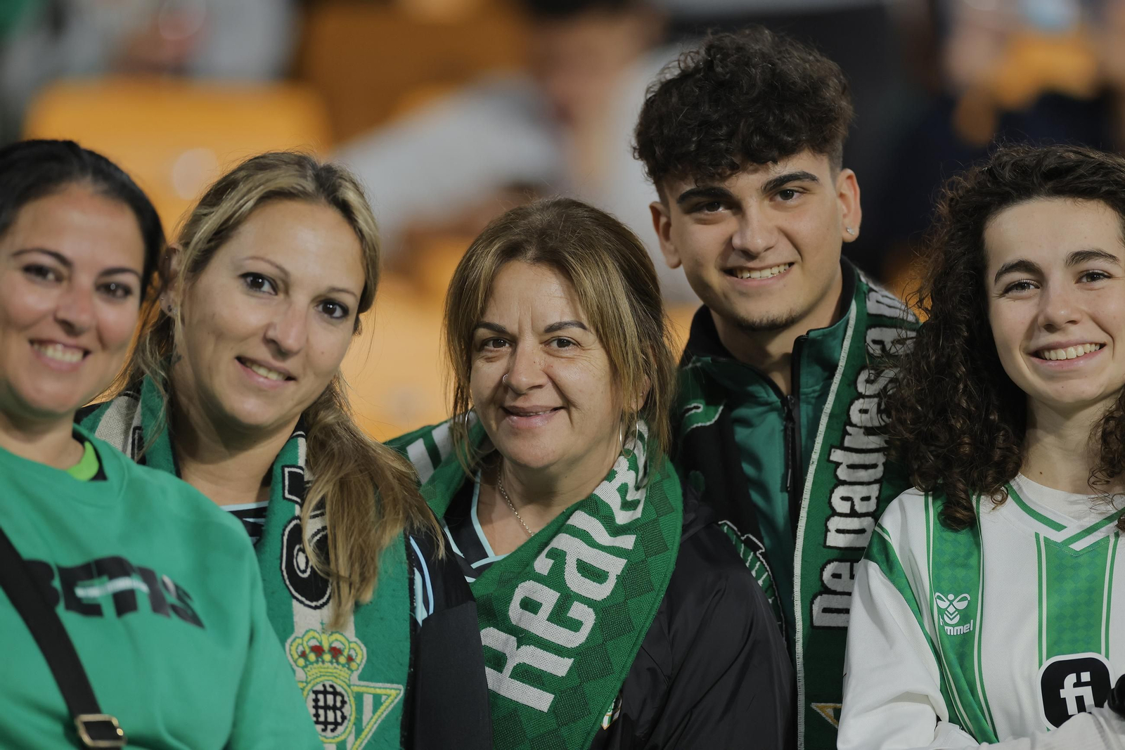 Búscate en las fotos del Betis - Olympique Lyonnais
