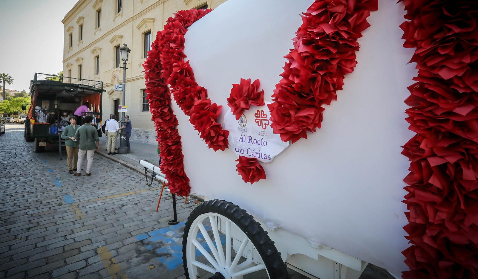 La Hermandad del Rocío de Jerez recoge alimentos para Cáritas