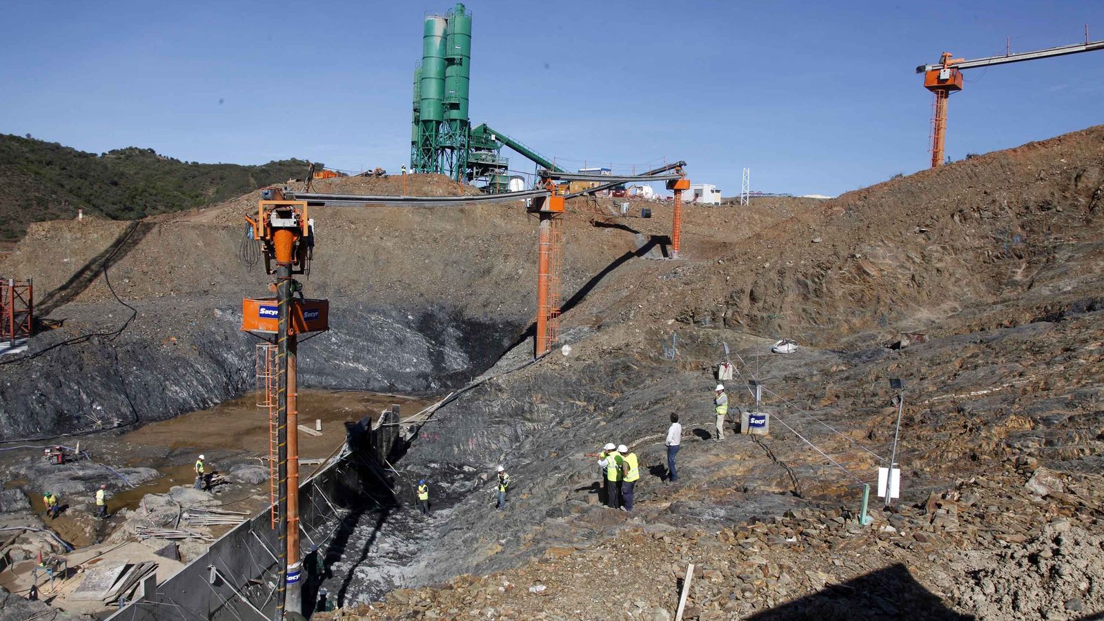 Trabajos en la presa de Alcolea en octubre de 2015