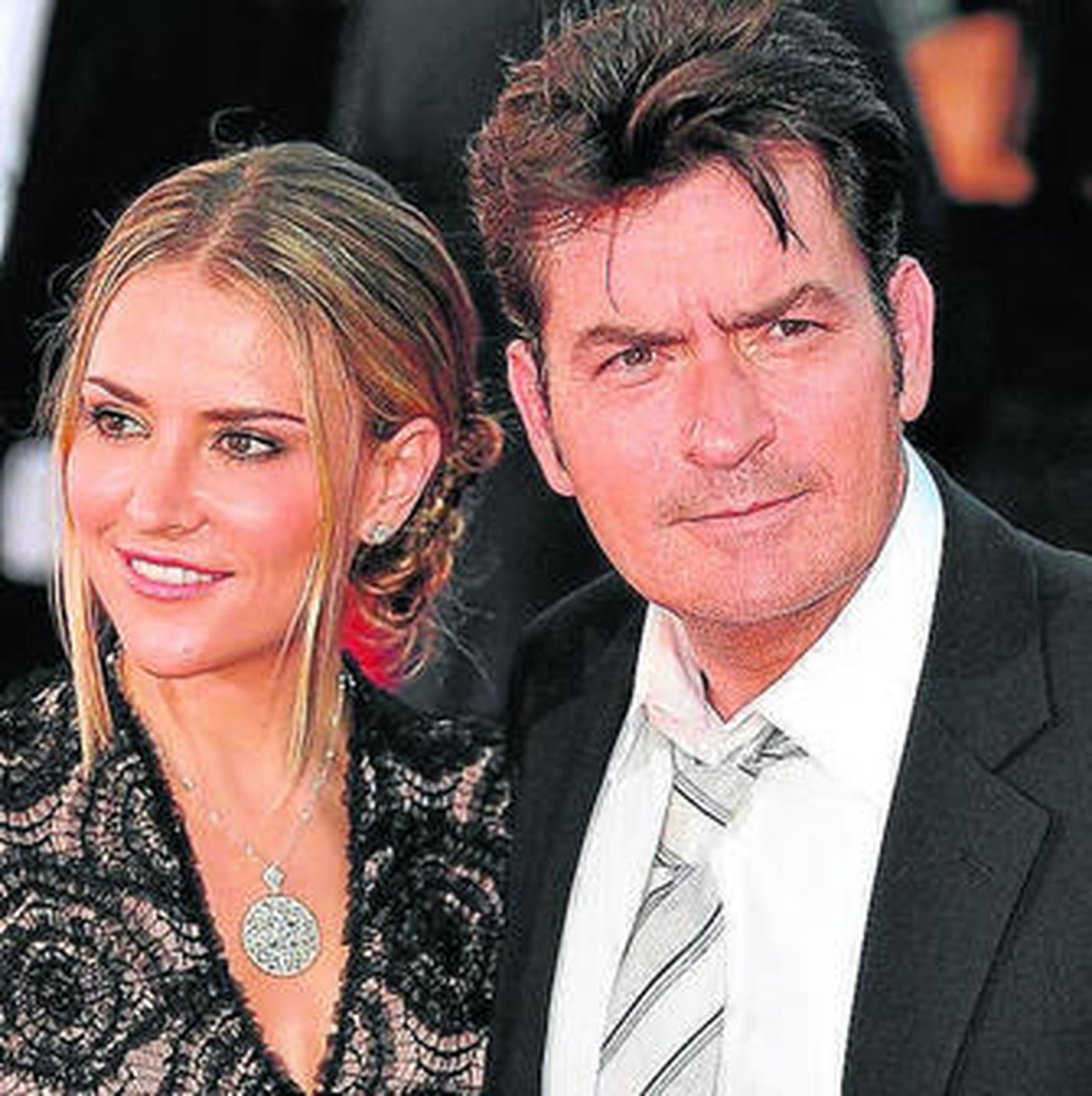 Charlie Sheen, resguardado tras salir bajo fianza