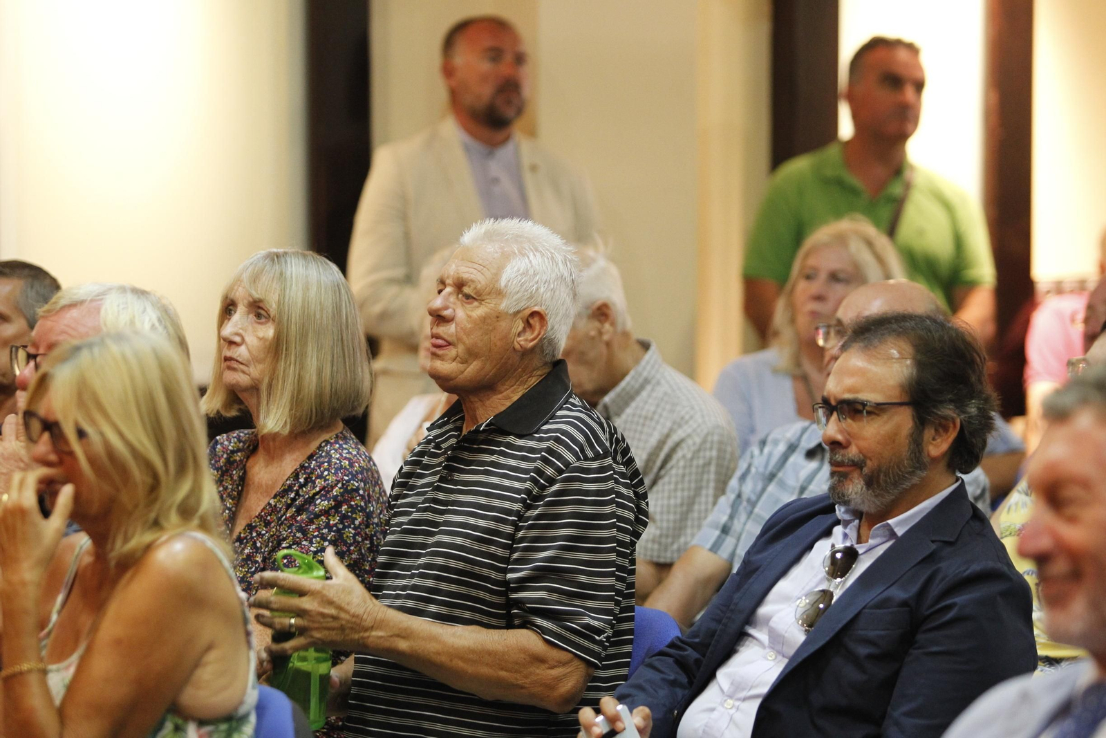 Fotogalería reunión Presidente Junta Andalucía, Juanma Moreno, con dueños viviendas irregulares del Almanzora