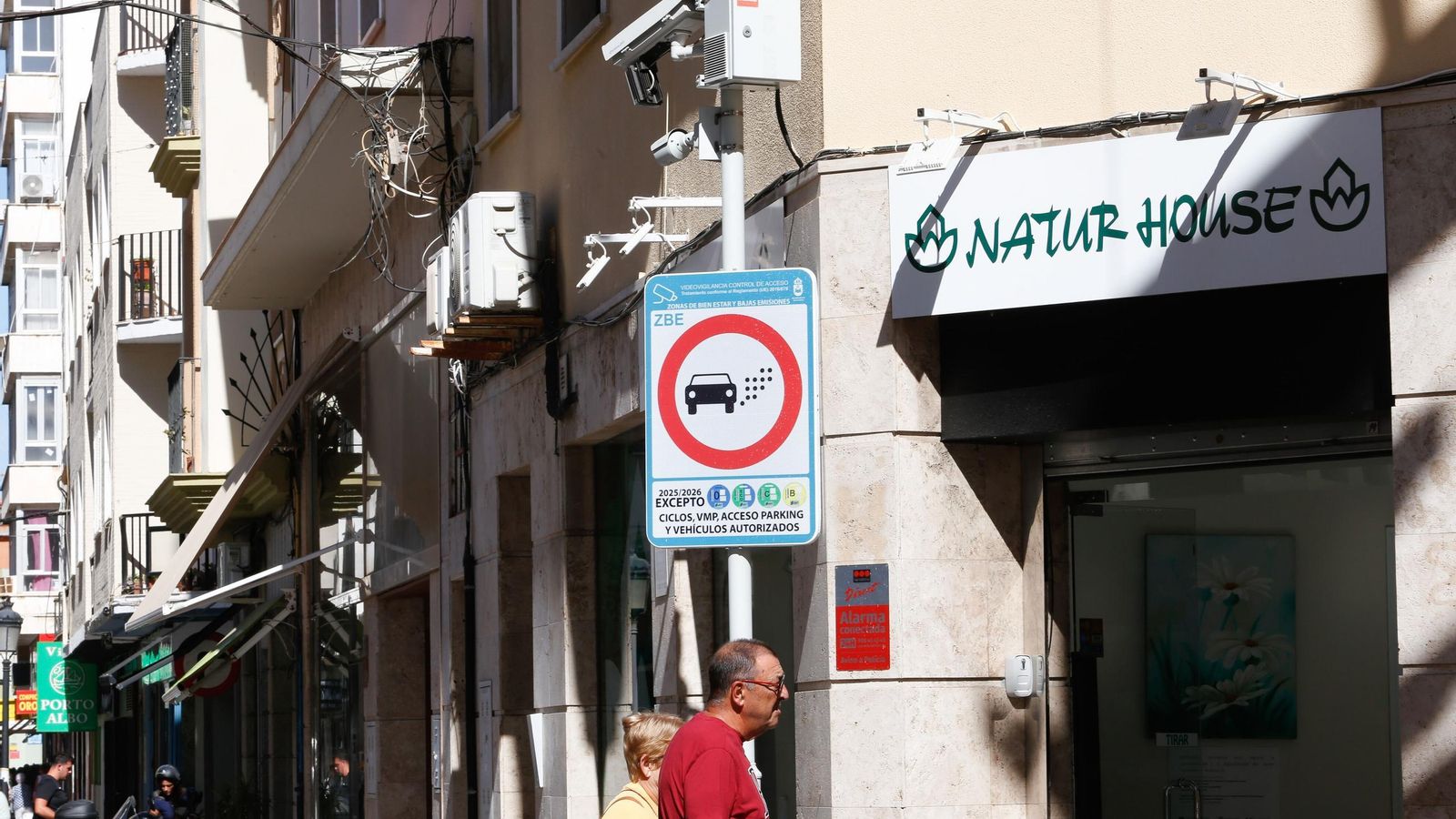 Una de las señales y cámaras de control de la ZBE de La Línea.