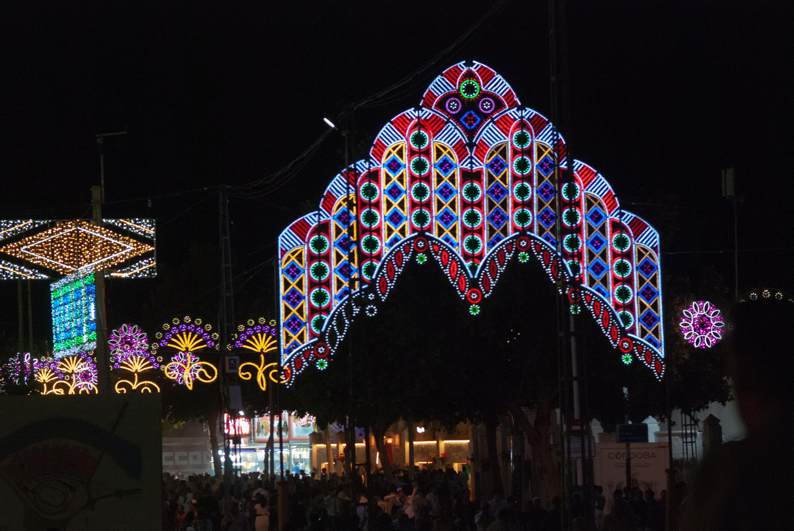La Feria de Córdoba por la noche, en imágenes