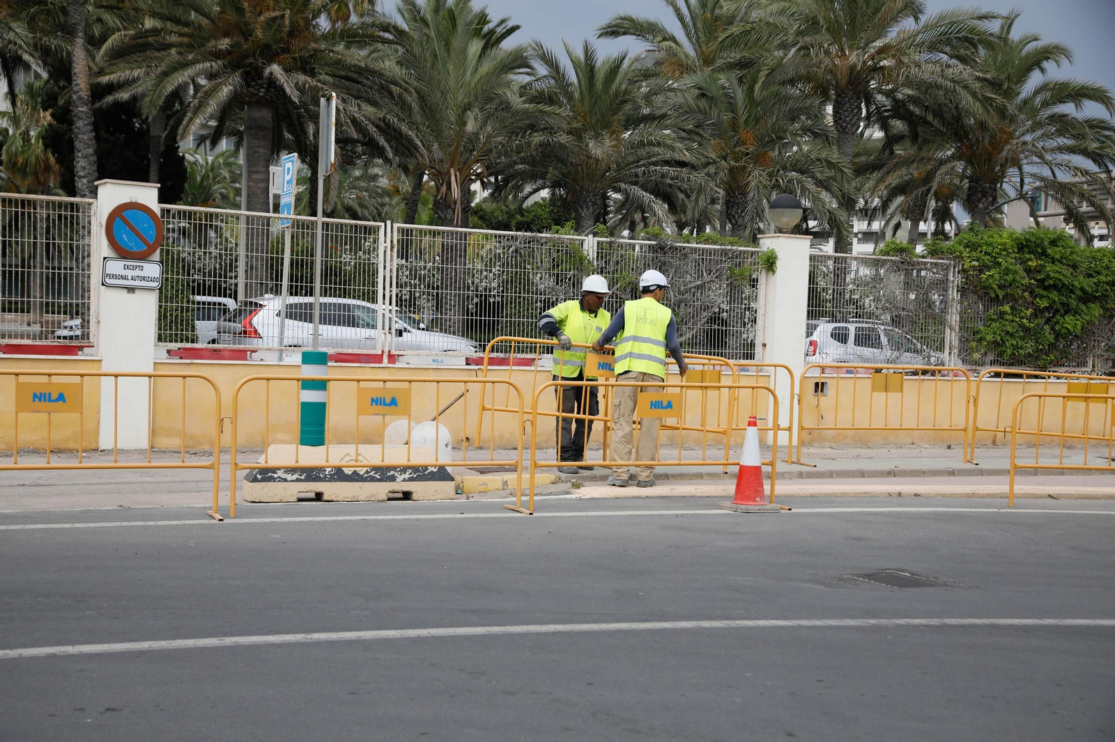 Las imágenes del derribo de la valla del Puerto, entrada de Muelle de Levante y Ribera I de Almería
