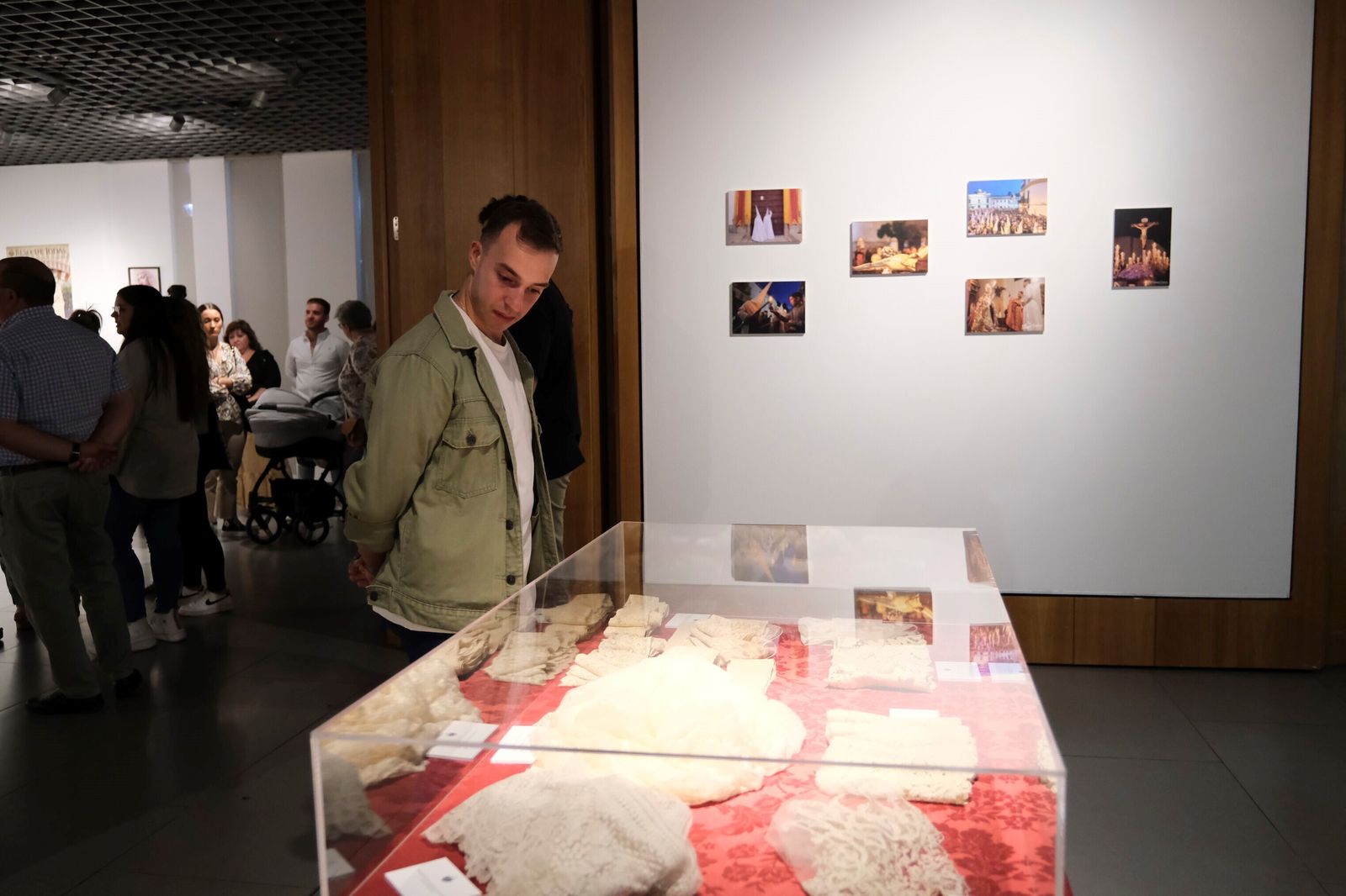 Las imágenes de la exposición del décimo aniversario de la Salud de Córdoba en la Fundación Cajasol