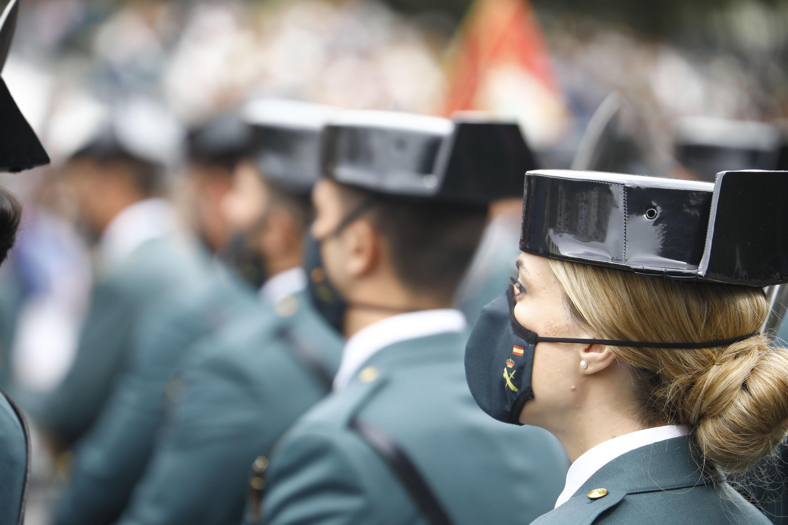 Una agente de la Guardia Civil, en el desfile de la patrona en Córdoba.